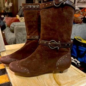 London Underground very unique brown suede boots